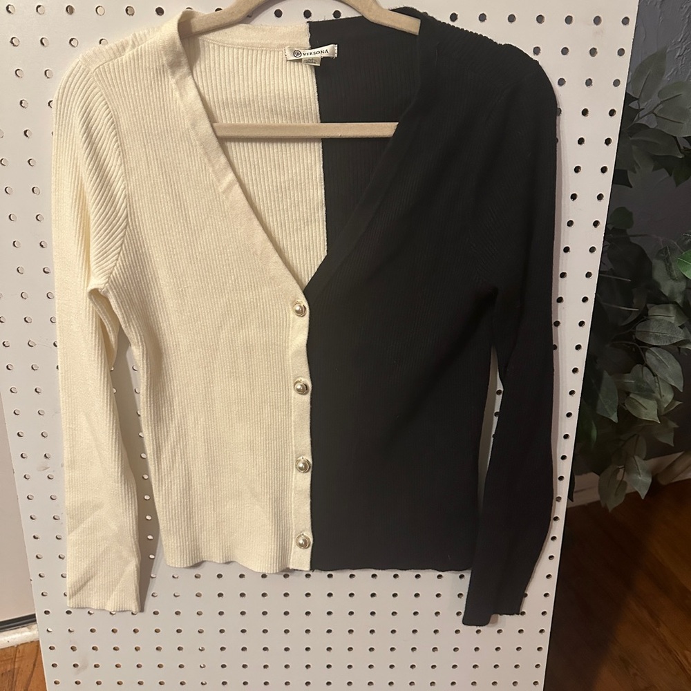 Versona Black and Cream Knit sweater